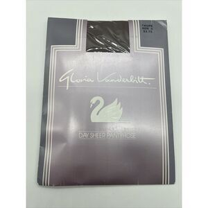 Vintage NWT Gloria Vanderbilt Daysheer Pantyhose  Sandlefoot Taupe Size C